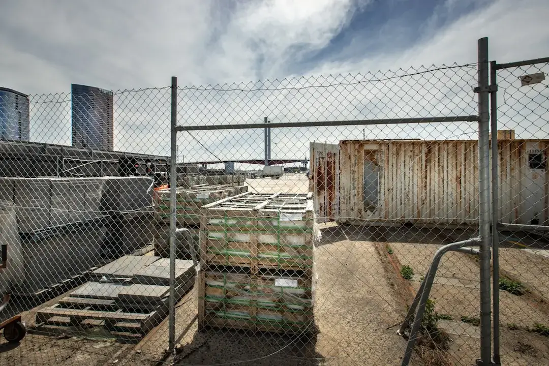 Miejsce składowania odpadów i palet przed procesem recyklingu