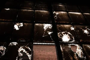 Gdzie wyrzucać szyby okienne? Praktyczny przewodnik po mądrej utylizacji