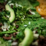 Recykling jedzenia w 2026 roku: Jak zamienić resztki w zasoby bez klimatycznego poczucia winy