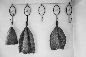 Gdzie wyrzucić materiał? Przewodnik po mądrej segregacji bez wyrzutów sumienia