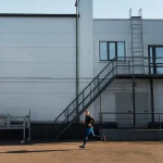 Hale namiotowe na budowie – zaplecze, magazyny, hale robocze