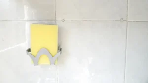 Gdzie wyrzucić deskę klozetową? Zasady segregacji [2026]