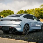 Samochody elektryczne (BEV) vs Hybrydy (PHEV): Co jest najbardziej ekologiczne i co wybrać?