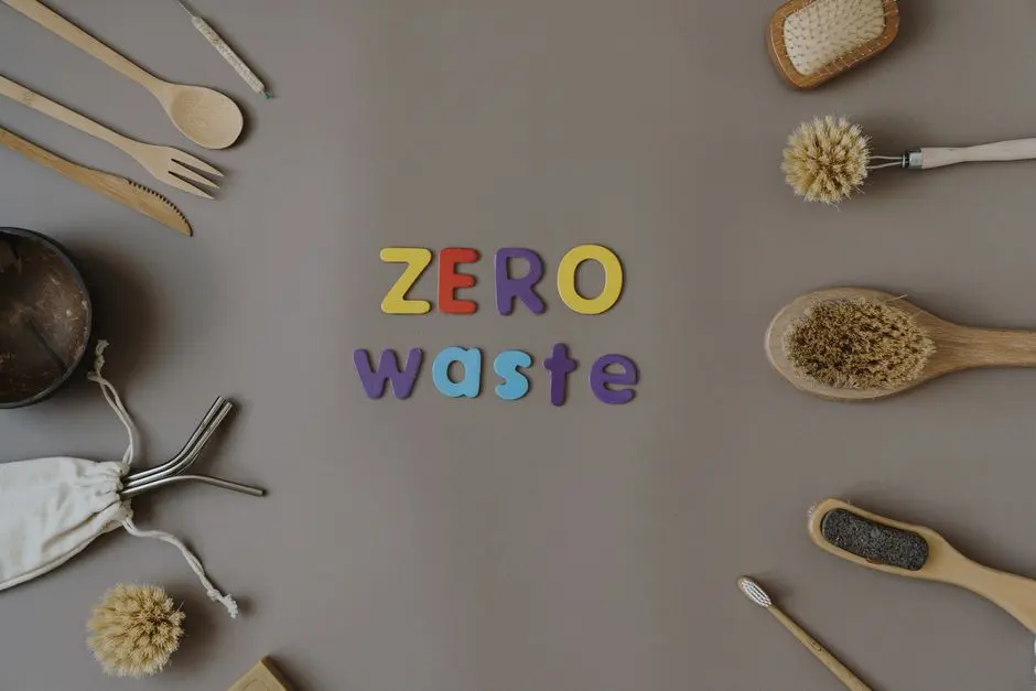 Stylowe ułożenie przedmiotów do kuchni i pielęgnacji osobistej o zerowej produkcji odpadów, kładące nacisk na zrównoważony rozwój.
